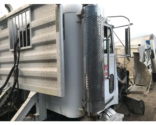 FREIGHTLINER FLD120 Cab Assembly