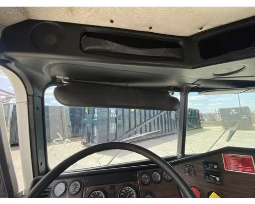 FREIGHTLINER FLD120 Cab