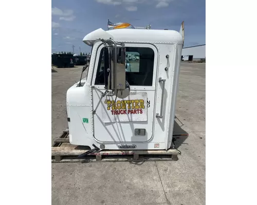 FREIGHTLINER FLD120 Cab