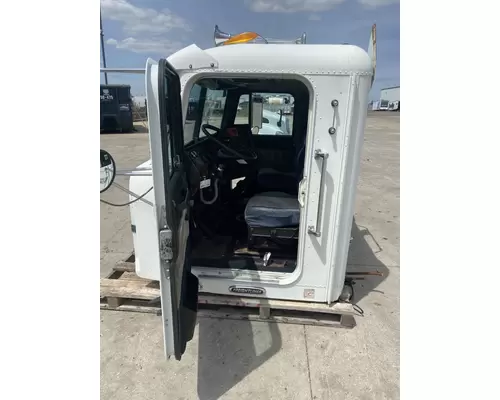 FREIGHTLINER FLD120 Cab