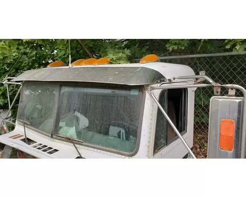 FREIGHTLINER FLD120 Cab