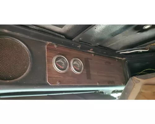FREIGHTLINER FLD120 Cab
