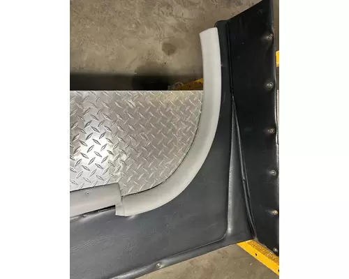 FREIGHTLINER FLD120 Cab