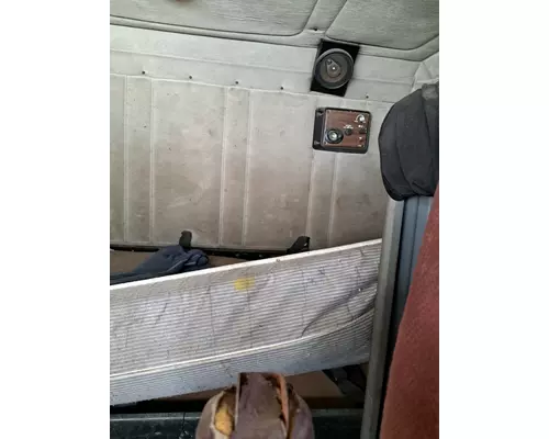 FREIGHTLINER FLD120 Cab