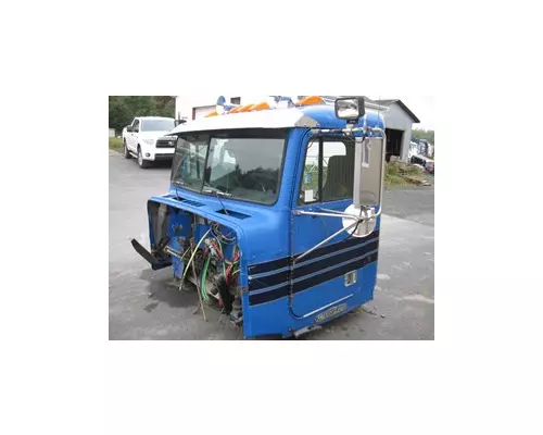 FREIGHTLINER FLD120 Cab