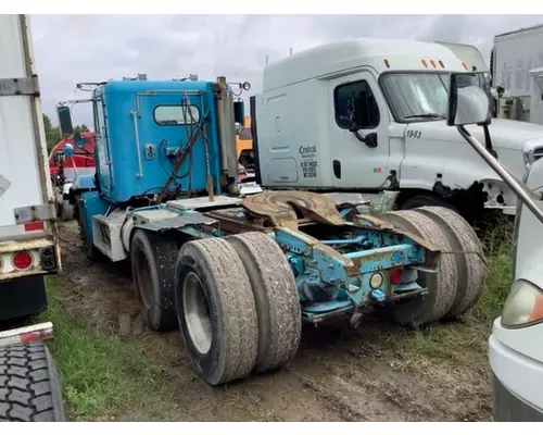 FREIGHTLINER FLD120 Cab