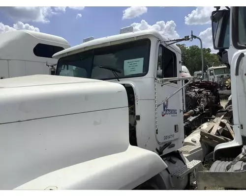 FREIGHTLINER FLD120 Cab