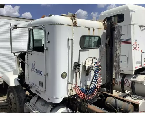 FREIGHTLINER FLD120 Cab