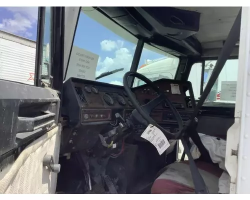 FREIGHTLINER FLD120 Cab