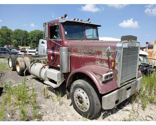 FREIGHTLINER FLD120 Complete Vehicle