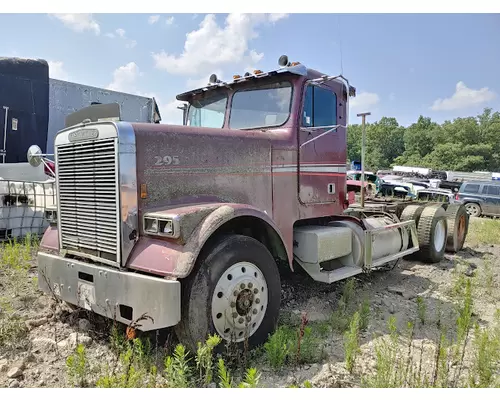 FREIGHTLINER FLD120 Complete Vehicle
