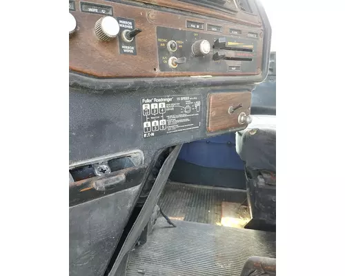 FREIGHTLINER FLD120 Complete Vehicle
