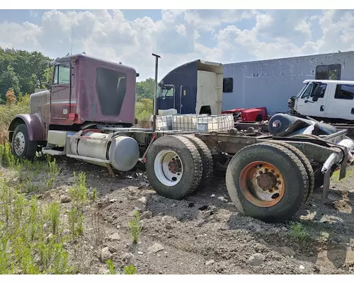 FREIGHTLINER FLD120 Complete Vehicle