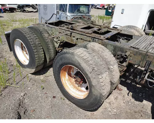 FREIGHTLINER FLD120 Complete Vehicle