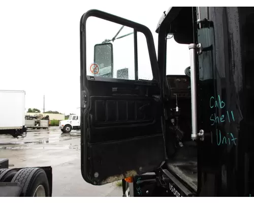 FREIGHTLINER FLD120 DOOR ASSEMBLY, FRONT