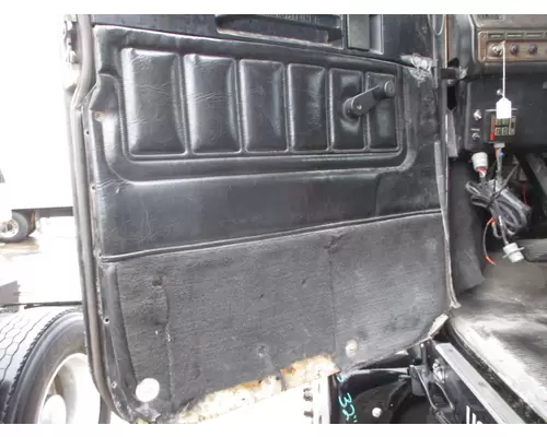 FREIGHTLINER FLD120 DOOR ASSEMBLY, FRONT