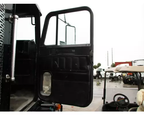 FREIGHTLINER FLD120 DOOR ASSEMBLY, FRONT