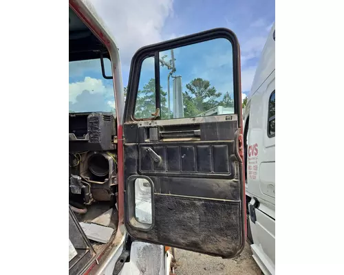 FREIGHTLINER FLD120 DOOR ASSEMBLY, FRONT