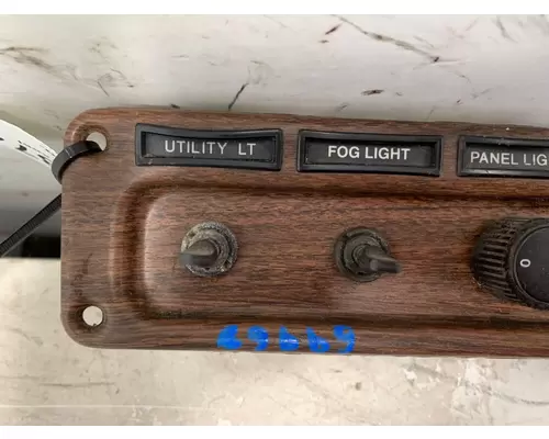 FREIGHTLINER FLD120 Dash  Console Switch