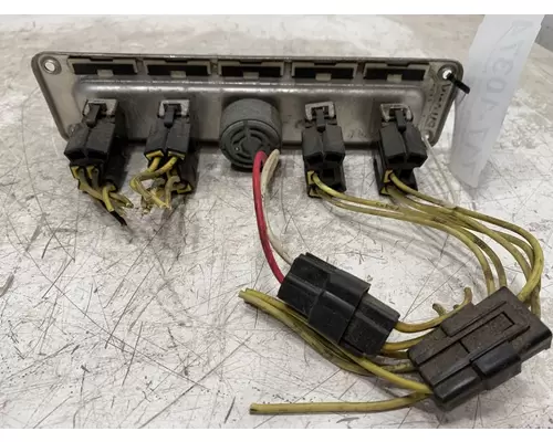 FREIGHTLINER FLD120 Dash  Console Switch