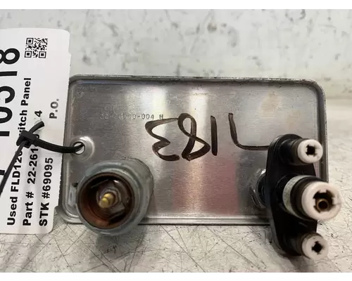 FREIGHTLINER FLD120 Dash  Console Switch