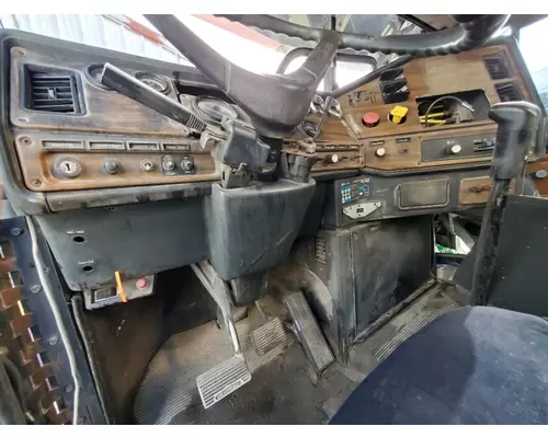 FREIGHTLINER FLD120 Dash Assembly