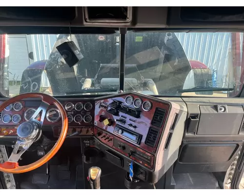 FREIGHTLINER FLD120 Dash Assembly