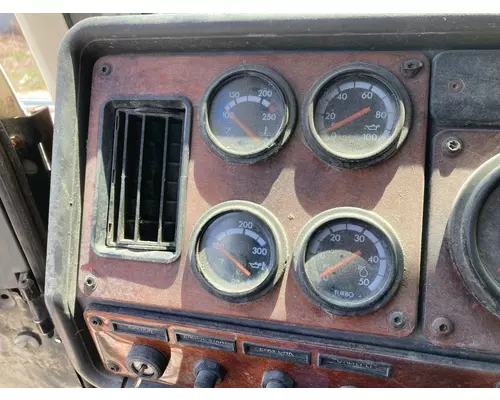 FREIGHTLINER FLD120 Dash Assembly