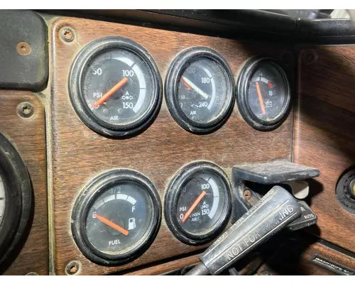 FREIGHTLINER FLD120 Dash Assembly