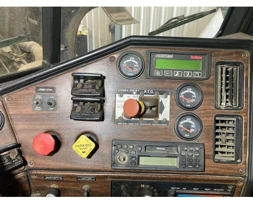 FREIGHTLINER FLD120 Dash Assembly
