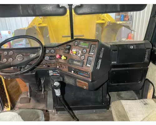 FREIGHTLINER FLD120 Dash Assembly