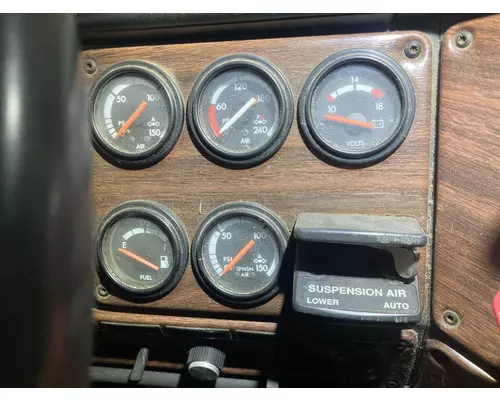 FREIGHTLINER FLD120 Dash Assembly