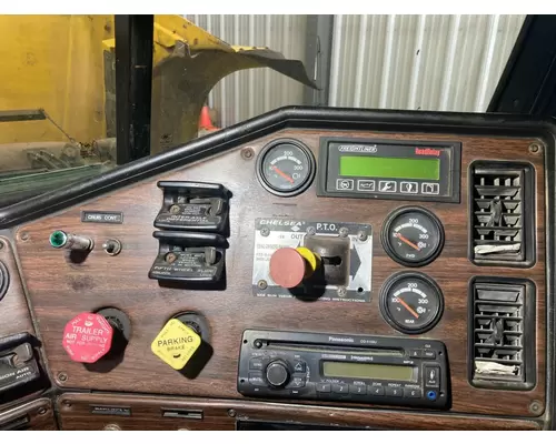 FREIGHTLINER FLD120 Dash Assembly
