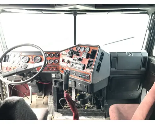 FREIGHTLINER FLD120 Dash Assembly
