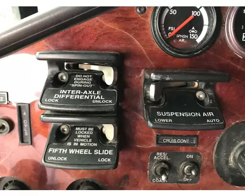 FREIGHTLINER FLD120 Dash Assembly