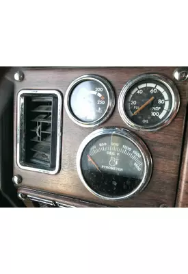 FREIGHTLINER FLD120 Dash Assembly