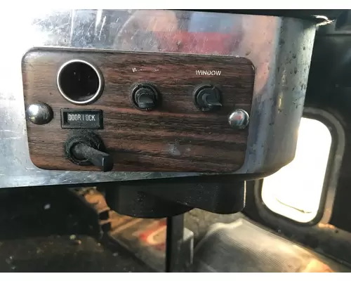 FREIGHTLINER FLD120 Dash Assembly