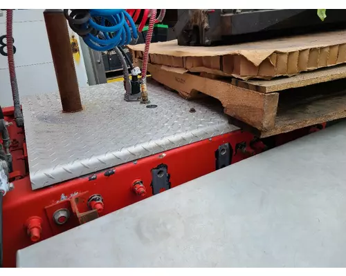 FREIGHTLINER FLD120 Deck Plate