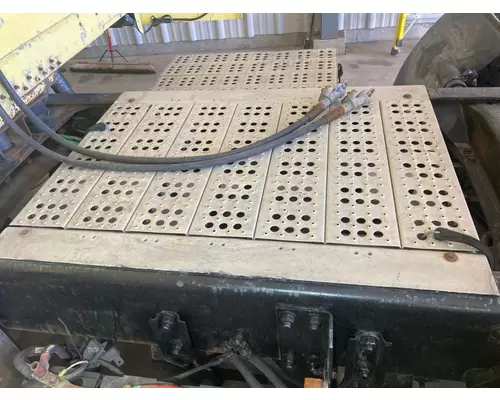 FREIGHTLINER FLD120 Deckplate