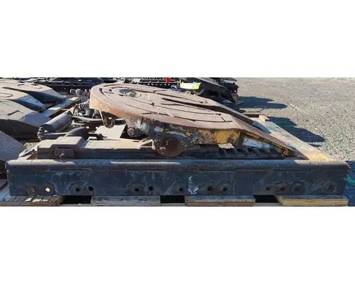 FREIGHTLINER FLD120 Fifth Wheel