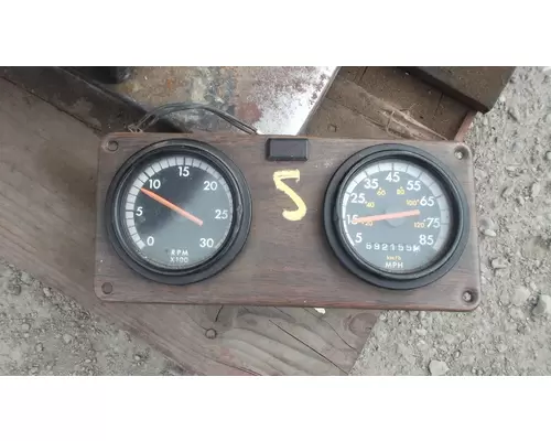 FREIGHTLINER FLD120 GAUGE CLUSTER