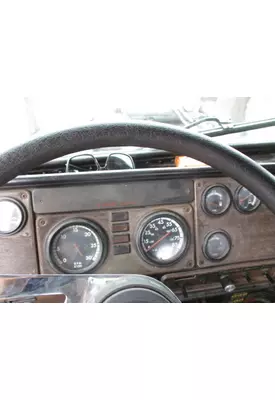 FREIGHTLINER FLD120 GAUGE CLUSTER