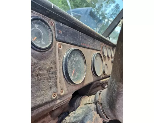 FREIGHTLINER FLD120 GAUGE CLUSTER