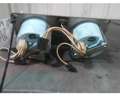FREIGHTLINER FLD120 GAUGE CLUSTER