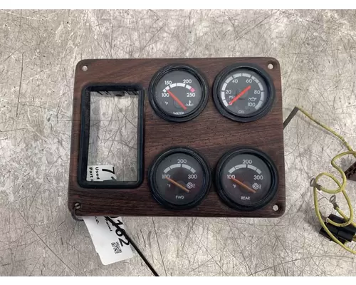 FREIGHTLINER FLD120 Gauge Panel