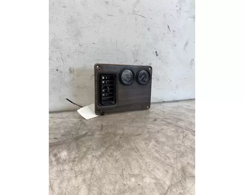 FREIGHTLINER FLD120 Gauge Panel