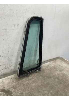 FREIGHTLINER FLD120 Glass