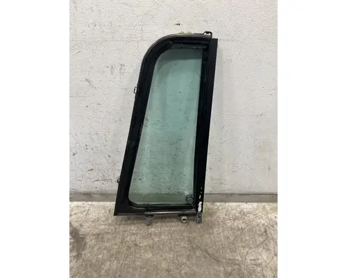 FREIGHTLINER FLD120 Glass