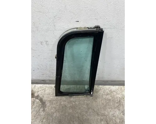 FREIGHTLINER FLD120 Glass