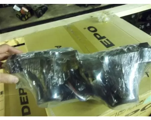 FREIGHTLINER FLD120 HEADLAMP ASSEMBLY